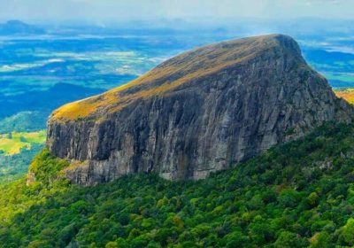 Knuckles Bedrock Mountain Trek Day Tour.