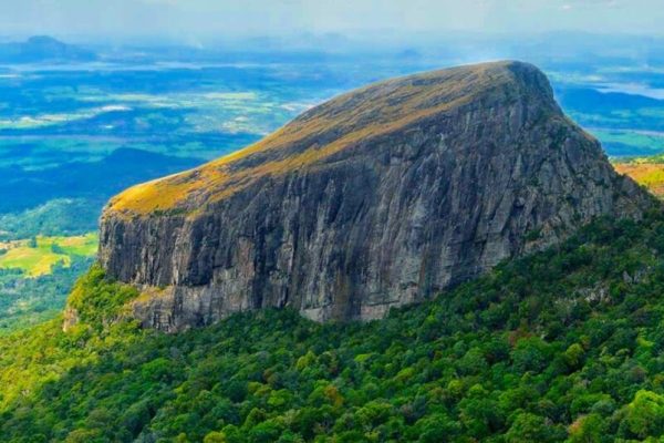 Knuckles Bedrock Mountain Trek Day Tour.